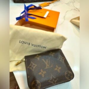 Louis Vuitton zippy coin wallet! Great condition